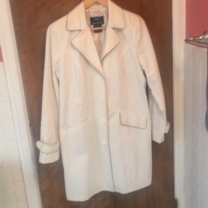Dennis Basso off white Trench Coat tan piping